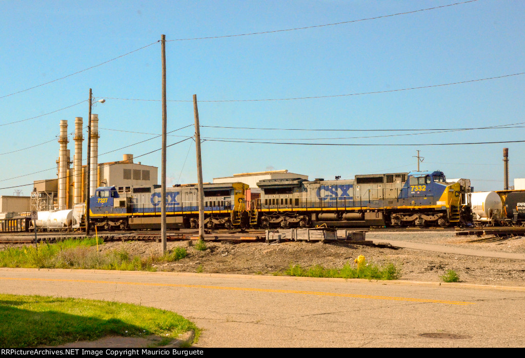 CSX C40-8W Locomotives in the yard